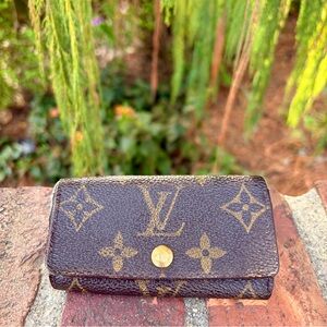 Auth Louis Vuitton Monogram Logo Key Case France Date-code Inside